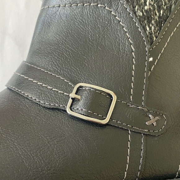 Women's Black Winter Boots - Picture 8 of 9